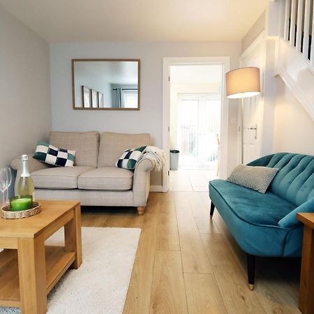 Relaxing 2-Bed Coastal Escape In Port Talbot Apartment Ngoại thất bức ảnh