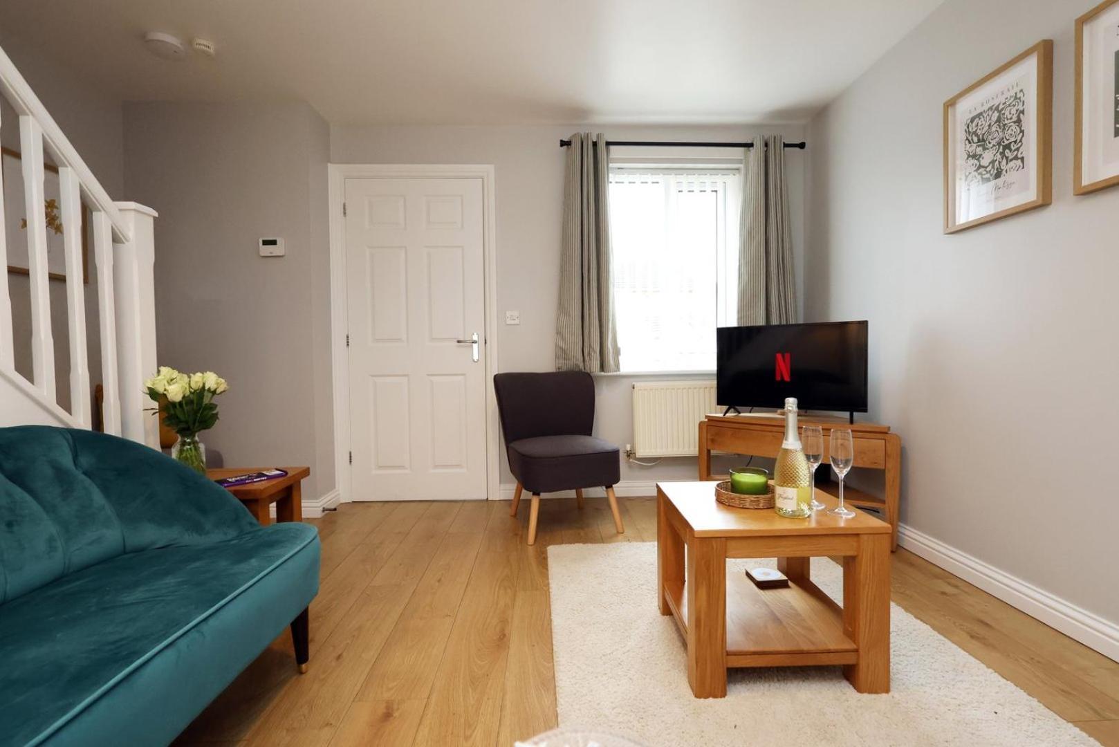 Relaxing 2-Bed Coastal Escape In Port Talbot Apartment Ngoại thất bức ảnh