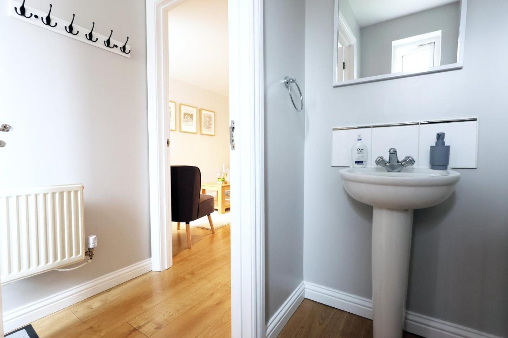 Relaxing 2-Bed Coastal Escape In Port Talbot Apartment Ngoại thất bức ảnh
