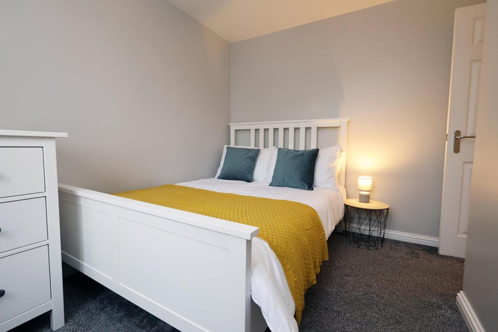 Relaxing 2-Bed Coastal Escape In Port Talbot Apartment Ngoại thất bức ảnh