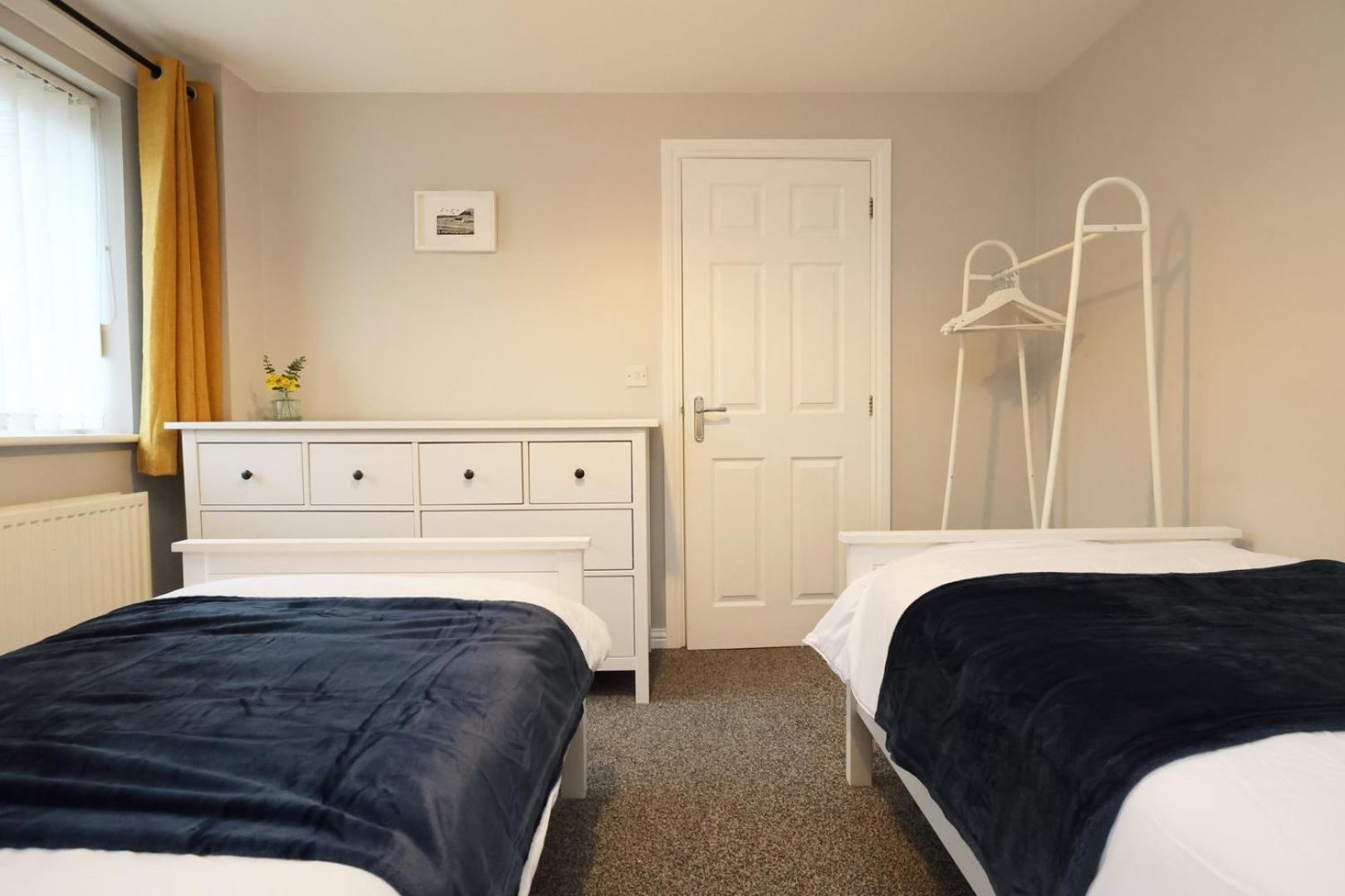 Relaxing 2-Bed Coastal Escape In Port Talbot Apartment Ngoại thất bức ảnh