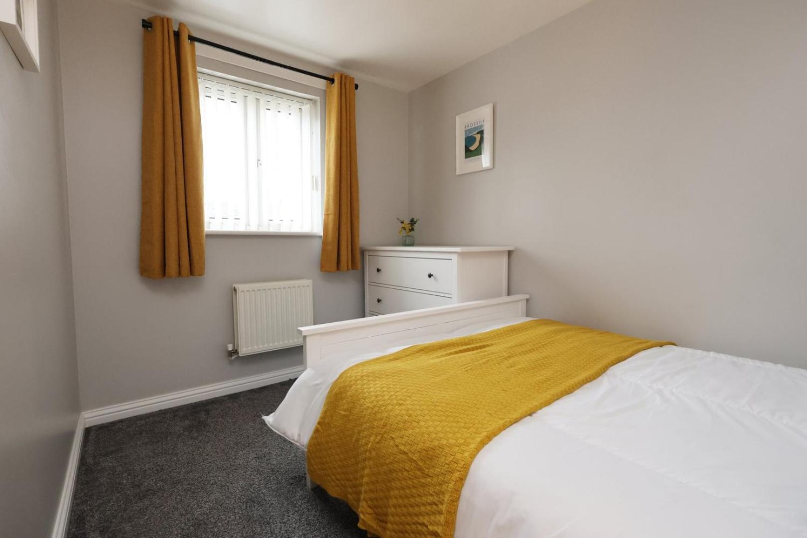 Relaxing 2-Bed Coastal Escape In Port Talbot Apartment Ngoại thất bức ảnh