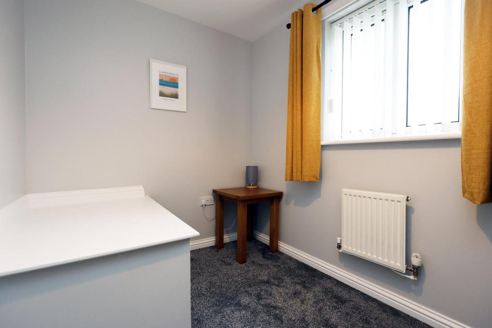 Relaxing 2-Bed Coastal Escape In Port Talbot Apartment Ngoại thất bức ảnh