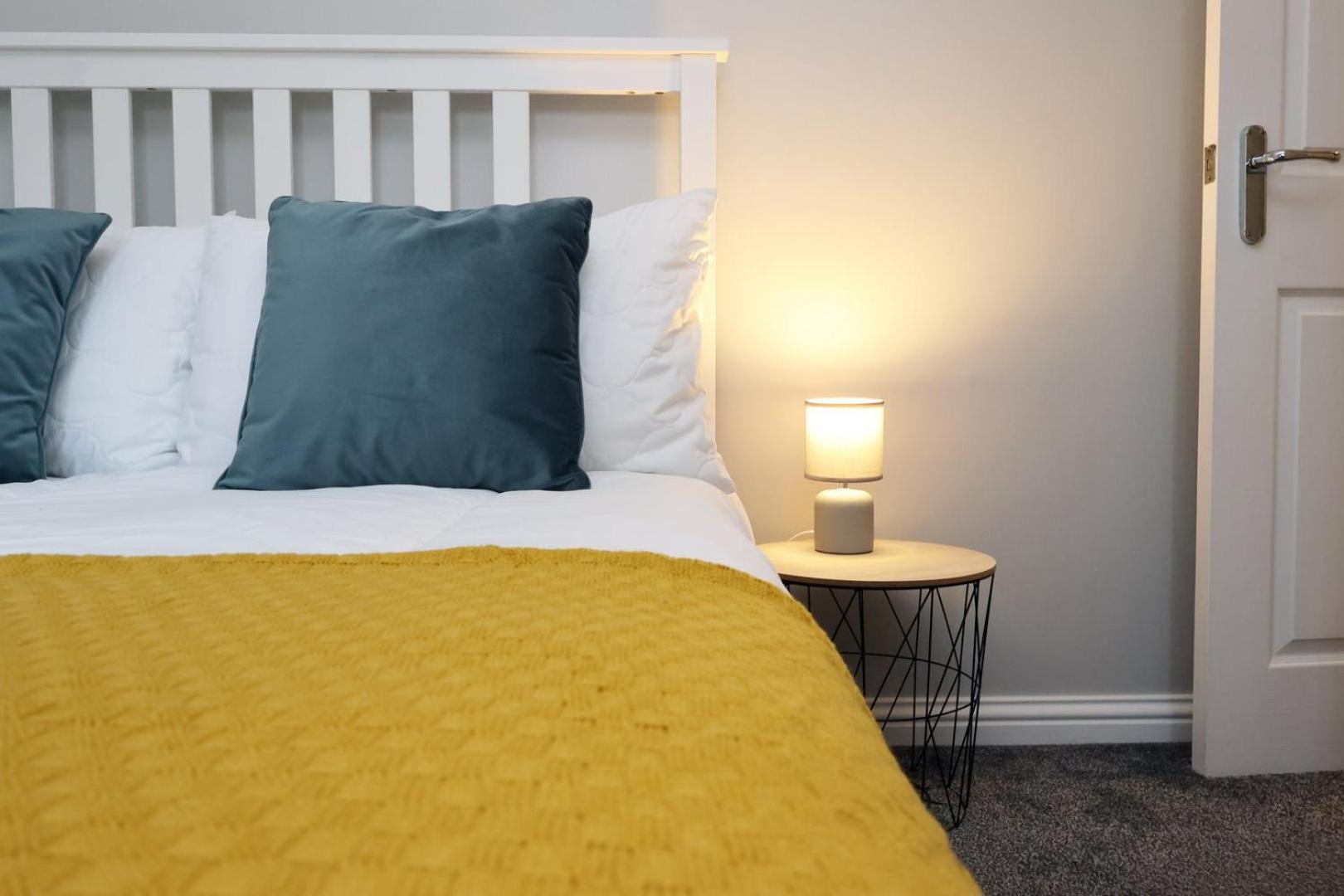 Relaxing 2-Bed Coastal Escape In Port Talbot Apartment Ngoại thất bức ảnh