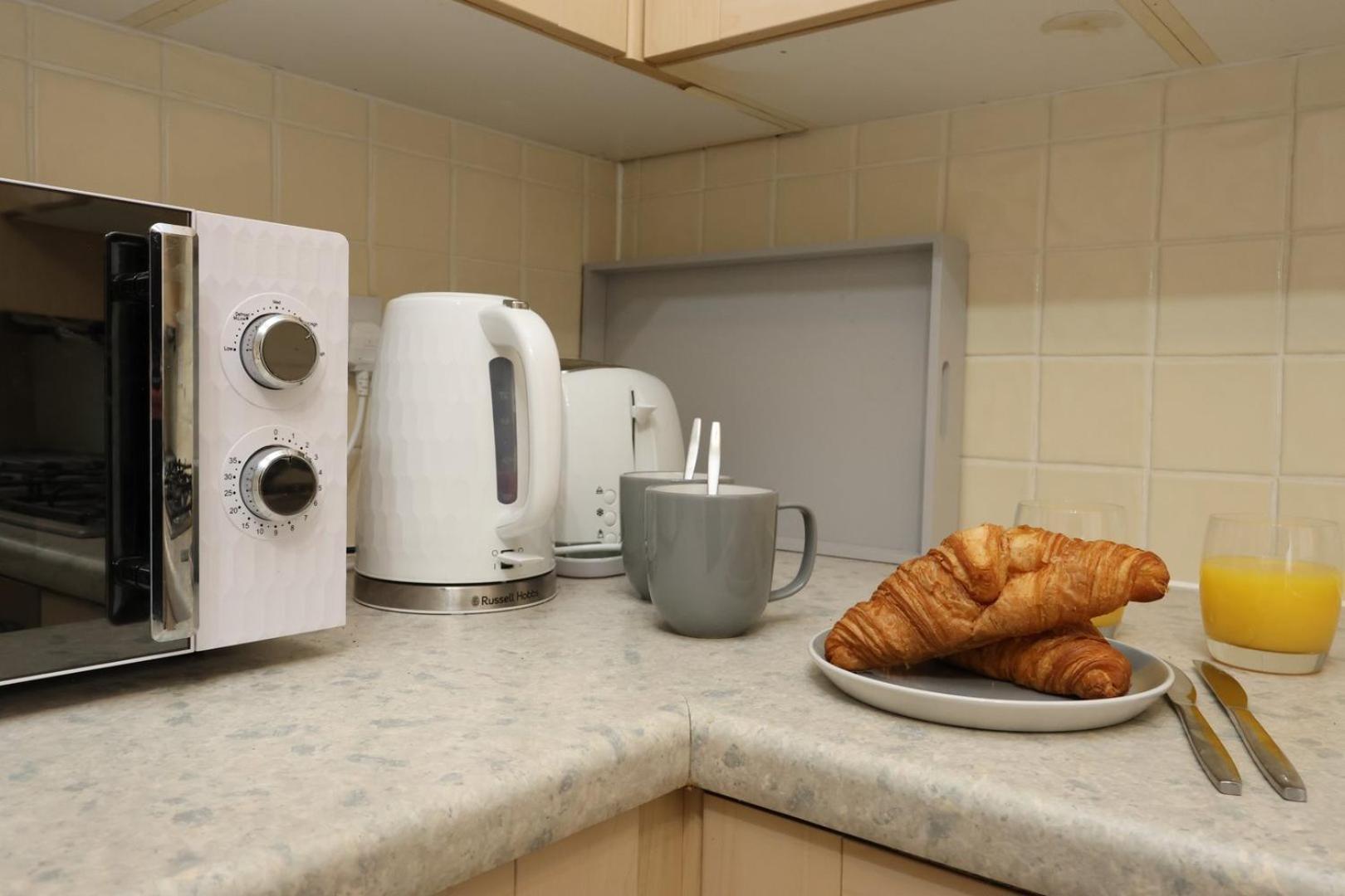 Relaxing 2-Bed Coastal Escape In Port Talbot Apartment Ngoại thất bức ảnh